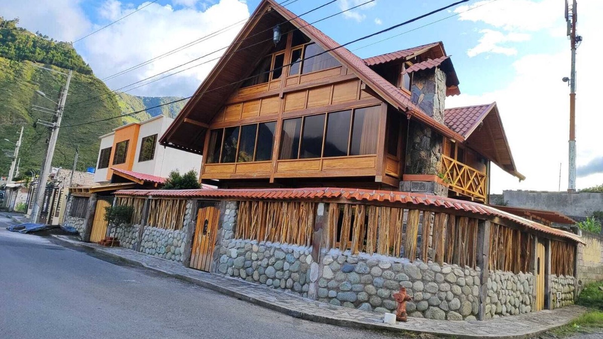 Banos de Agua Santa House | Caoba Lodge - Cabaña en Baños de Agua Santa