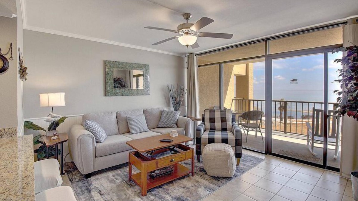 Rockport Condo | Cap'm Ken's | Pet Friendly + Pool Access!
