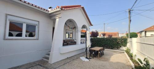 Costa de Caparica House | Caparica-Pool and walking distance to the beach