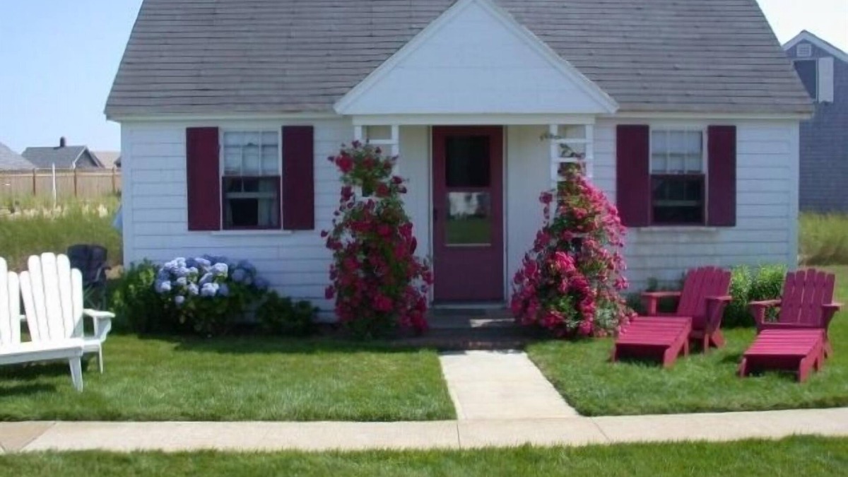 North Truro Cottage | Cape Cod Cottage, 2 Bedroom, Walk Thru Dunes to Sandy Beach