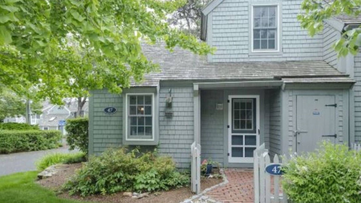 Mashpee Cottage | Cape Cod Cottage steps from Private Beach