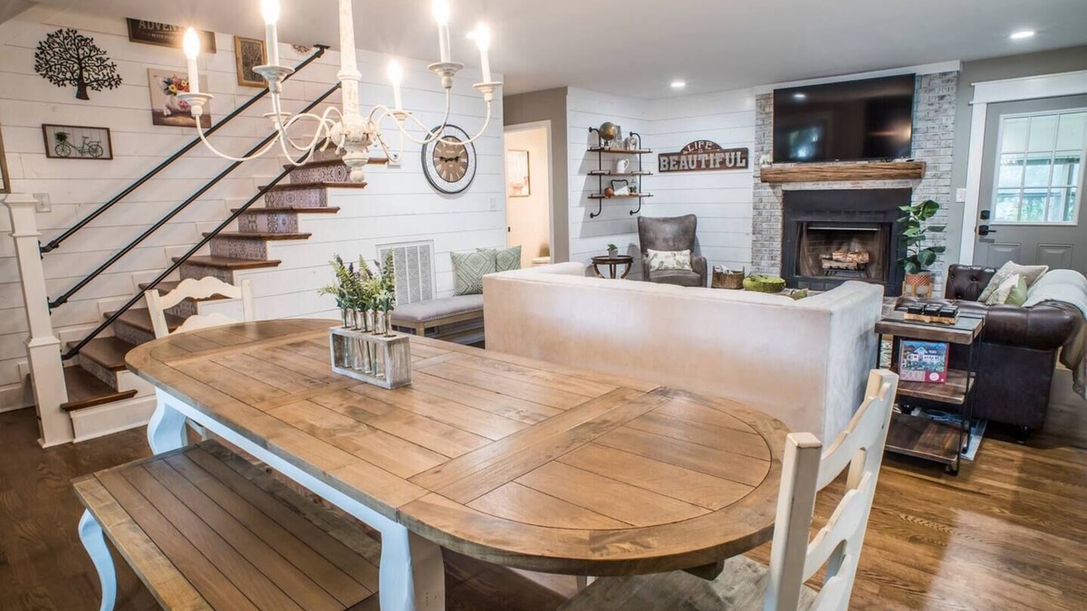 Madison House | Cape Cod Farmhouse ~ @hgtvbnb ~ Charmingly Remodeled near Downtown Madison!