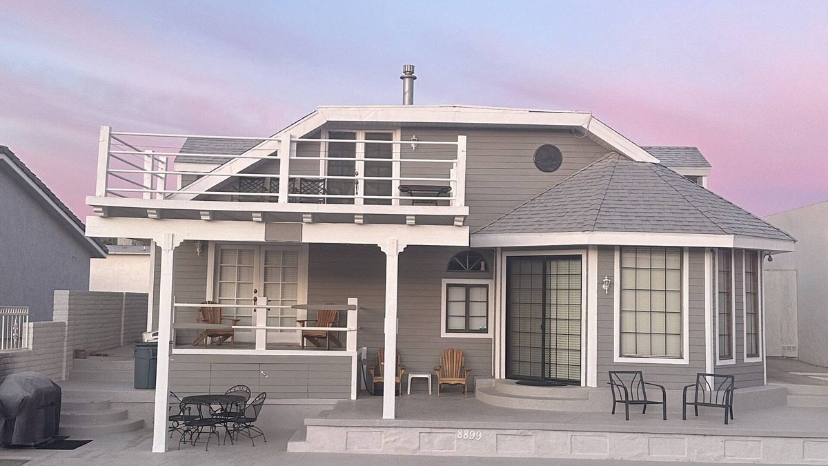 Moovalya Keys House | Cape Cod on the Colorado River- Waterfront House in Moovalya Keys