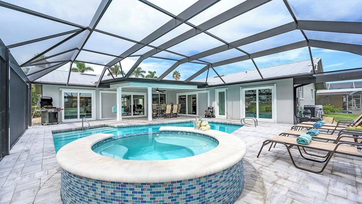 Pelican House | Cape Coral Beauty 4 BR/3BA - Boater's Paradise w/Sunset Dreams! (Boat Available)