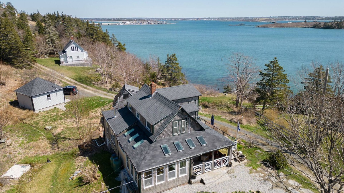 Yarmouth House | Cape Forchu Coastal Retreat