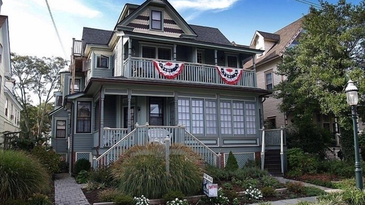 Cape May Condo | Cape May - Modern Comfort-Victorian Charm