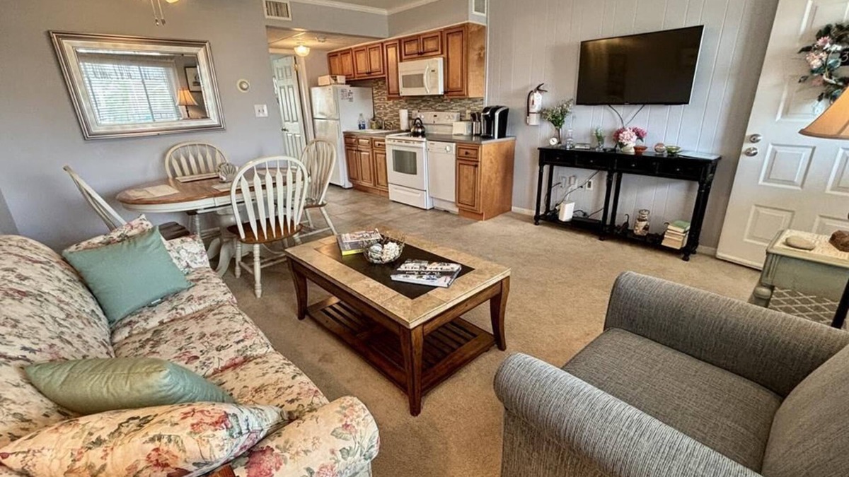 Admiral Estates Condo | Cape Roc Unit 306 Beach Block With Pool