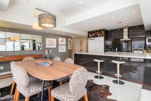 Cape Town City Centre Apartment | Cape Town City - Stunning 2 bed - Iconic Views