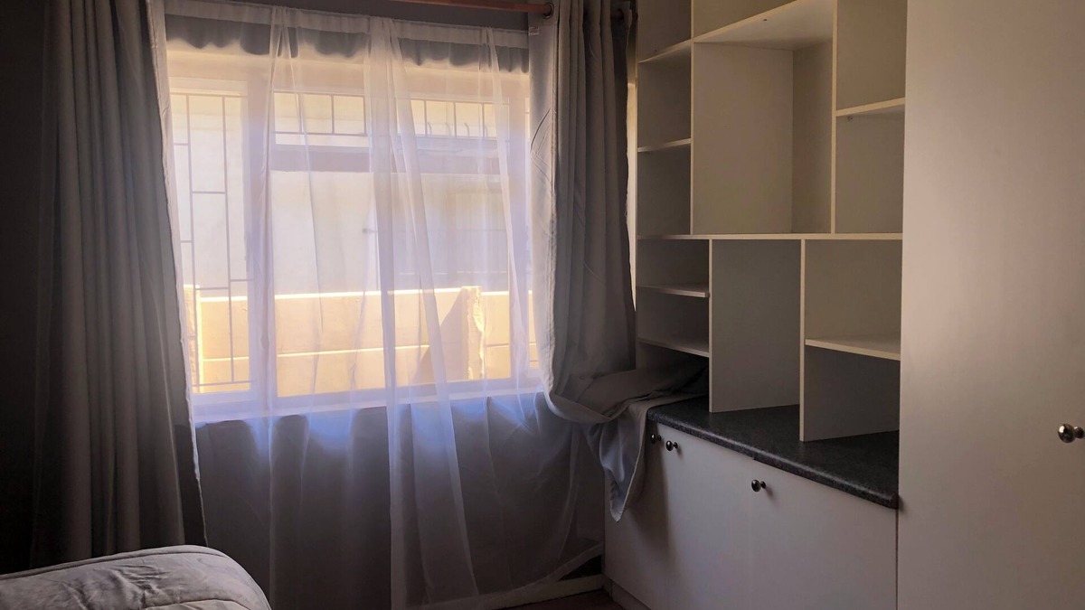Plumstead House | Cape Town (Plumstead), South Africa, 3 bedroomed 2 bathrooms free standing house