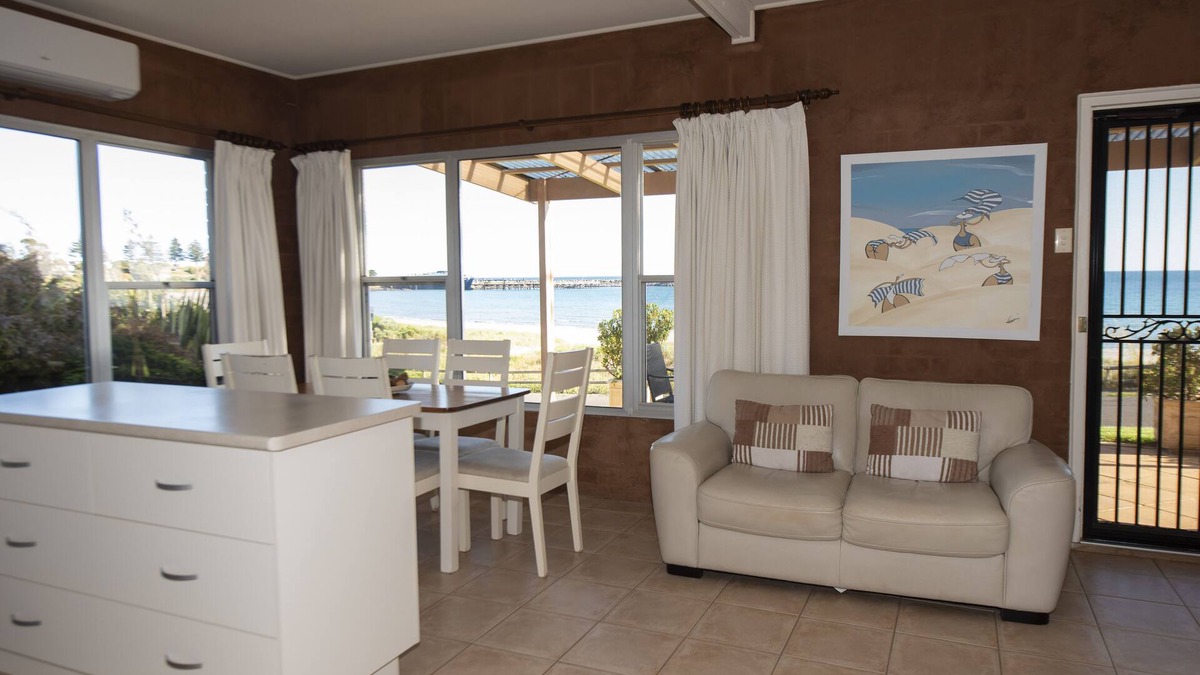 Penneshaw Cottage | Cape View Cottage - beachside