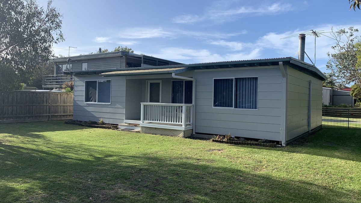 Cape Woolamai House | Cape Woolamai Beach House. 1km walk to cafe & surf beach & 300 mt to the bay
