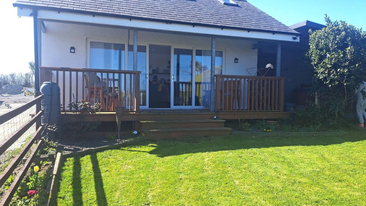 Llanerchymedd Cottage | CAPEL PARK (TYDDYNOD BACH), pet friendly in Llanerchymedd