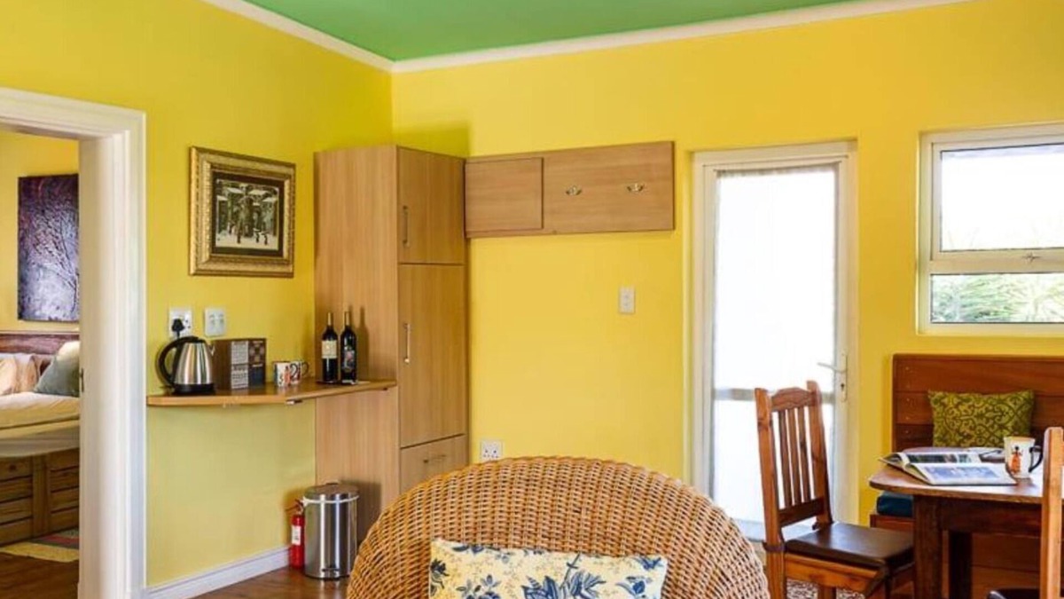 Helderberg Rural Cabin | CAPELANDS RESORT- Whitestone