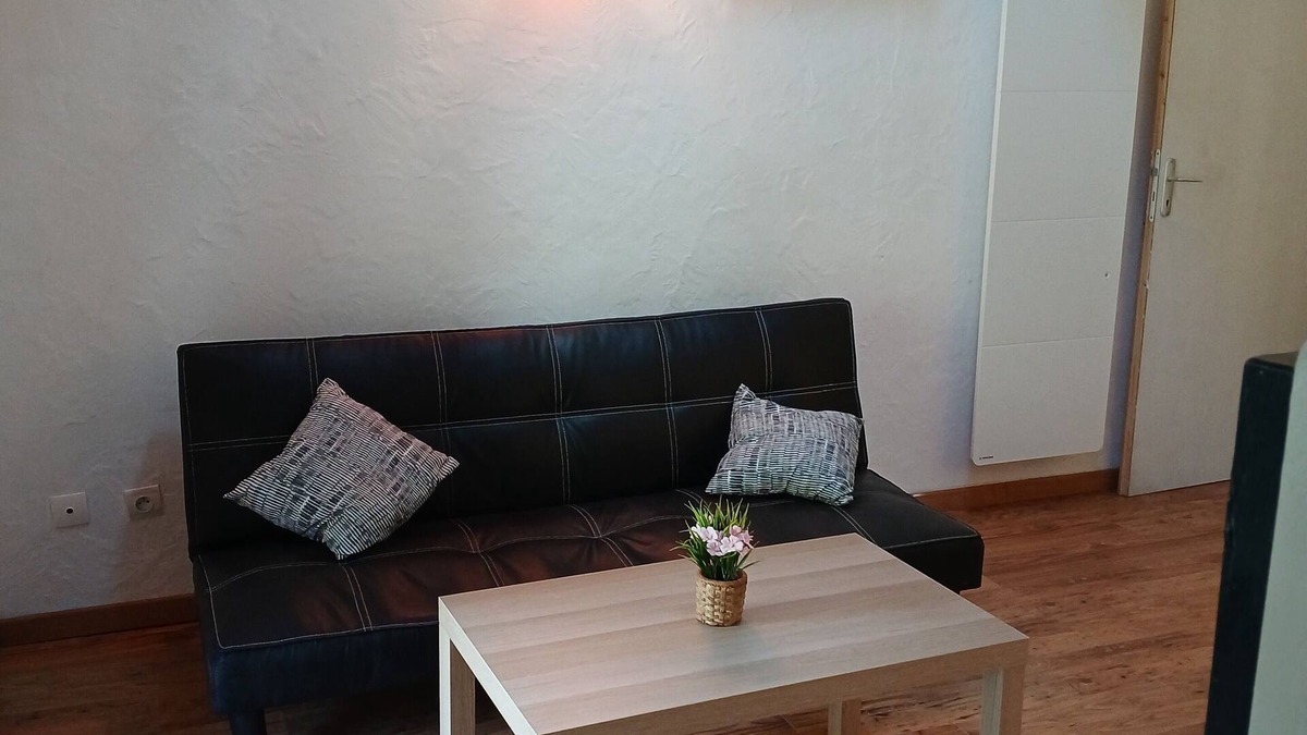 Savignac-les-Ormeaux Apartment | Capelets
