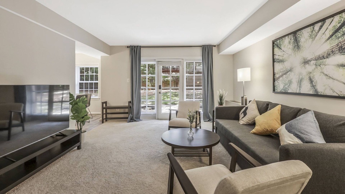 Baileys Crossroads Condo | Capital City Oasis: Stylish Condo Minutes from DC