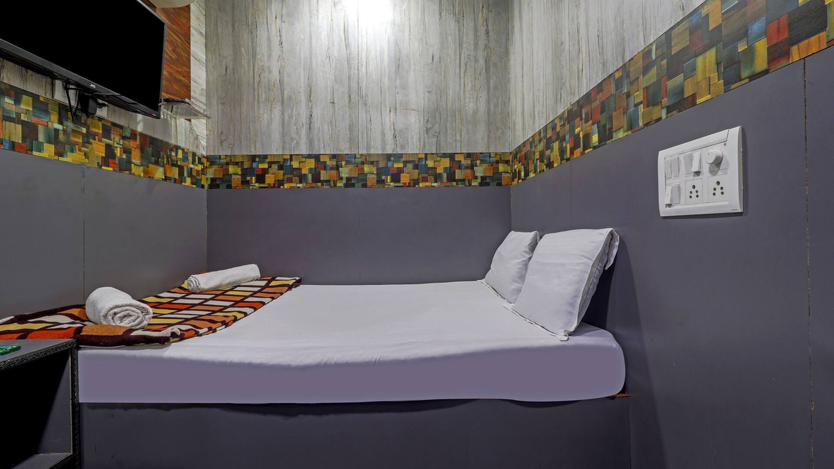 Dadar East Hotel | Capital Guest House