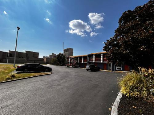 Medical District Hotel | Capital O Kings Inn