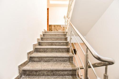 Uchiyarda Hotel | Capital O Maurya Inn