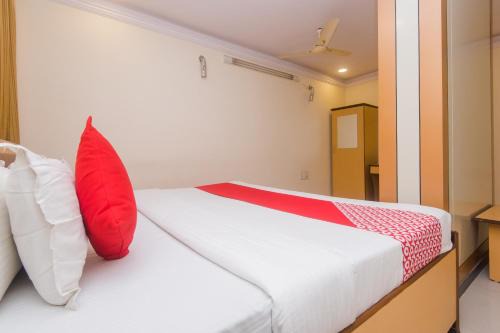 Malad West Hotel | Capital O Orbit Inn Near Infiniti Mall