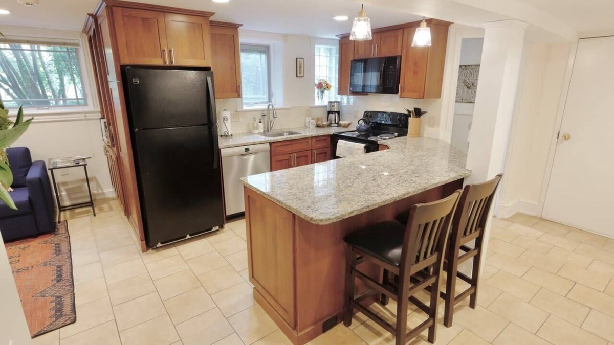 H Street Corridor Apartment | Capitol Hill Delight With Patio