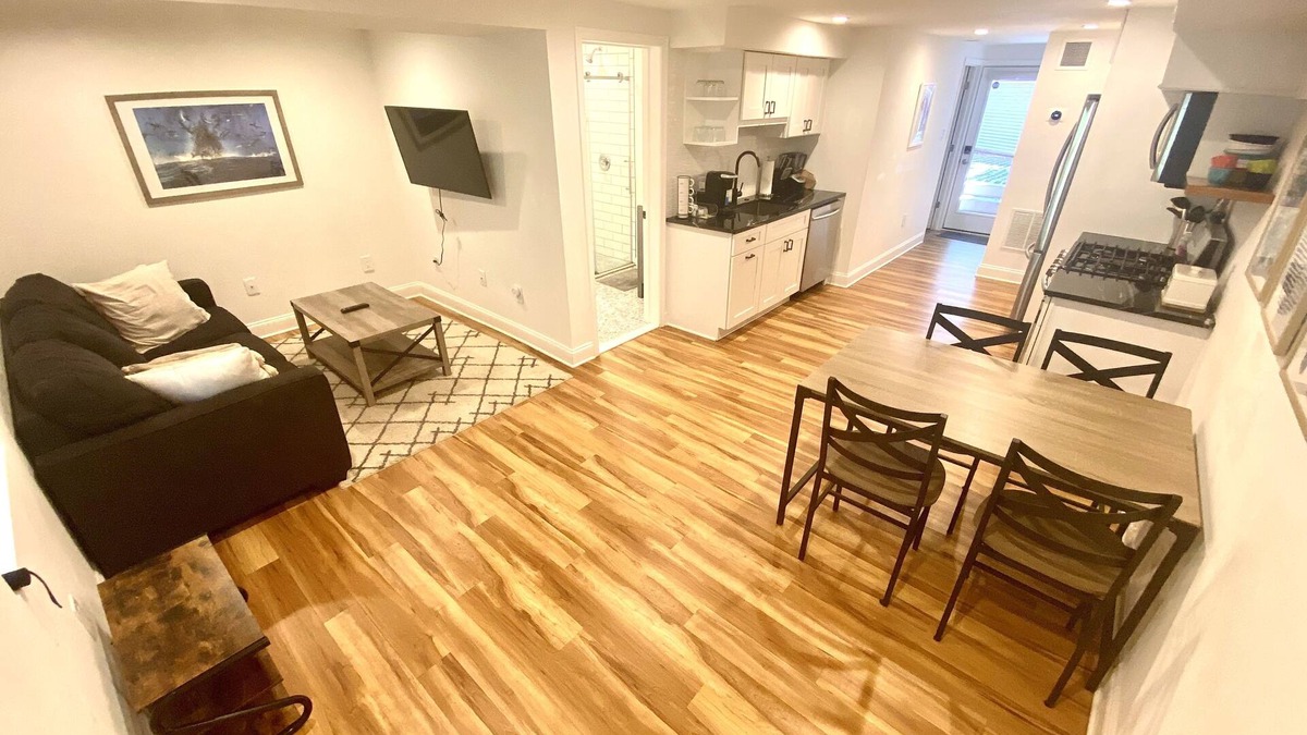 Southeast House | Capitol Hill & Eastern Market beauty w/parking