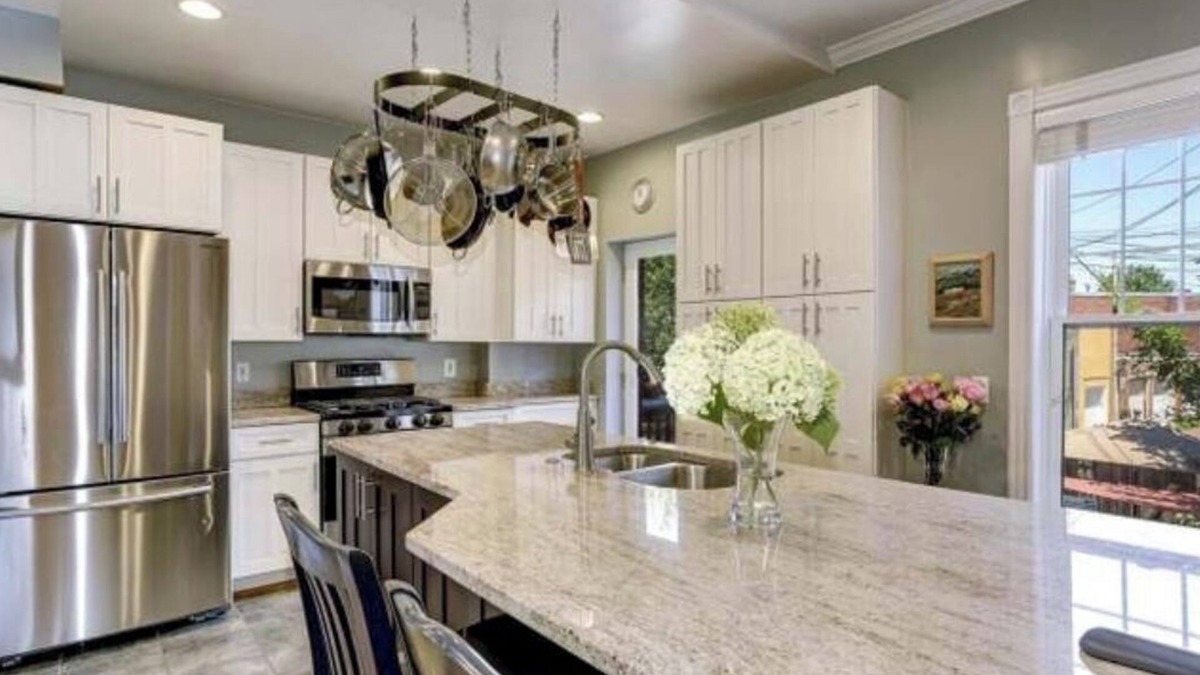 Stanton Park House | Capitol Hill Two-Story home walk to the US Capitol 1.5 miles to White House