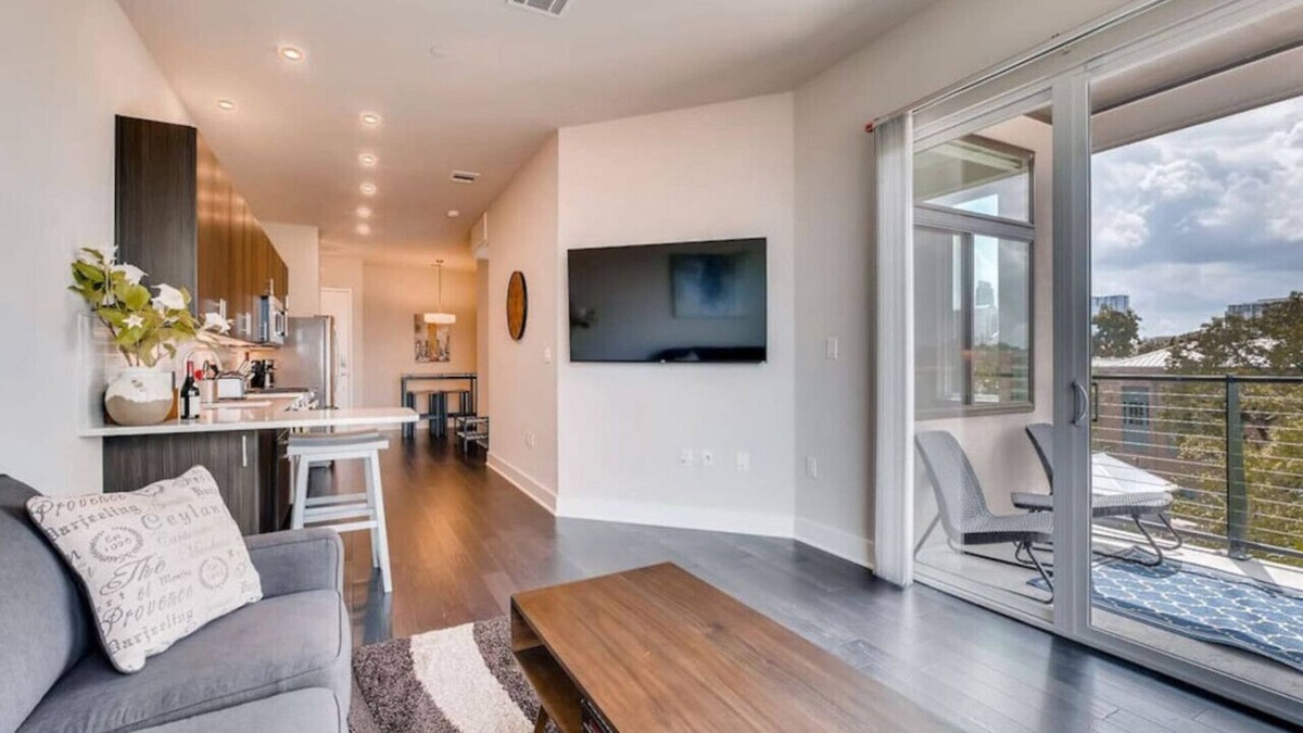 West End Condo | Capitol View Condos | Downtown Austin - Lone Star