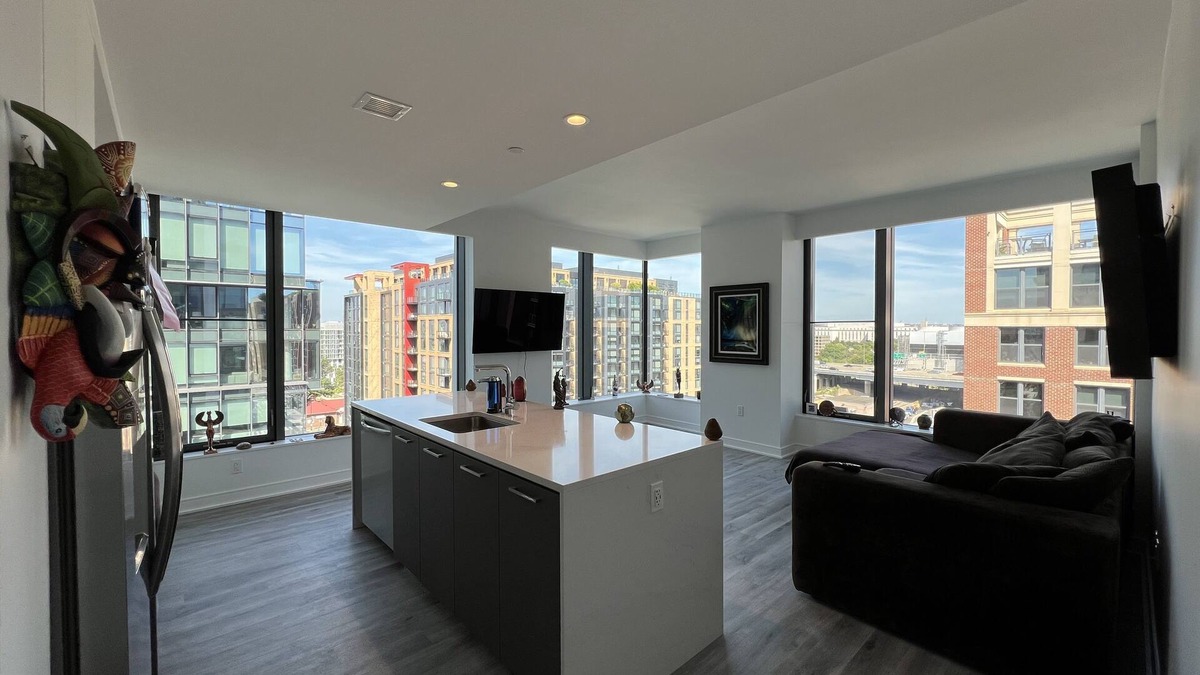 Capitol Hill Apartment | Capitol view in heart of Navy Yard & can walk everywhere