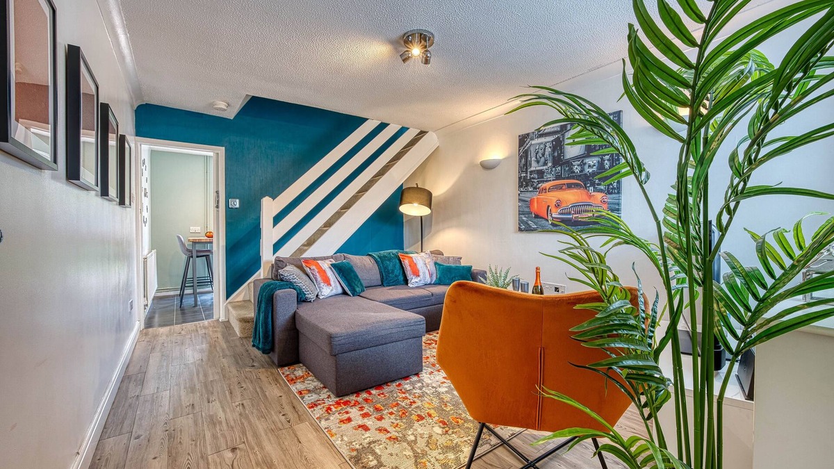 Loughborough House | CAPRI 13 SA - Contemporary Home with free Parking * Near M1 & Uni *Long Stay