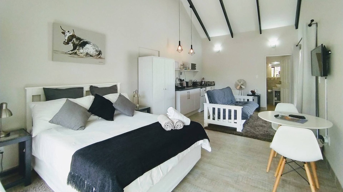 Robberg Beach Apartment | Capricorn Studio One | 150m Solar Beach