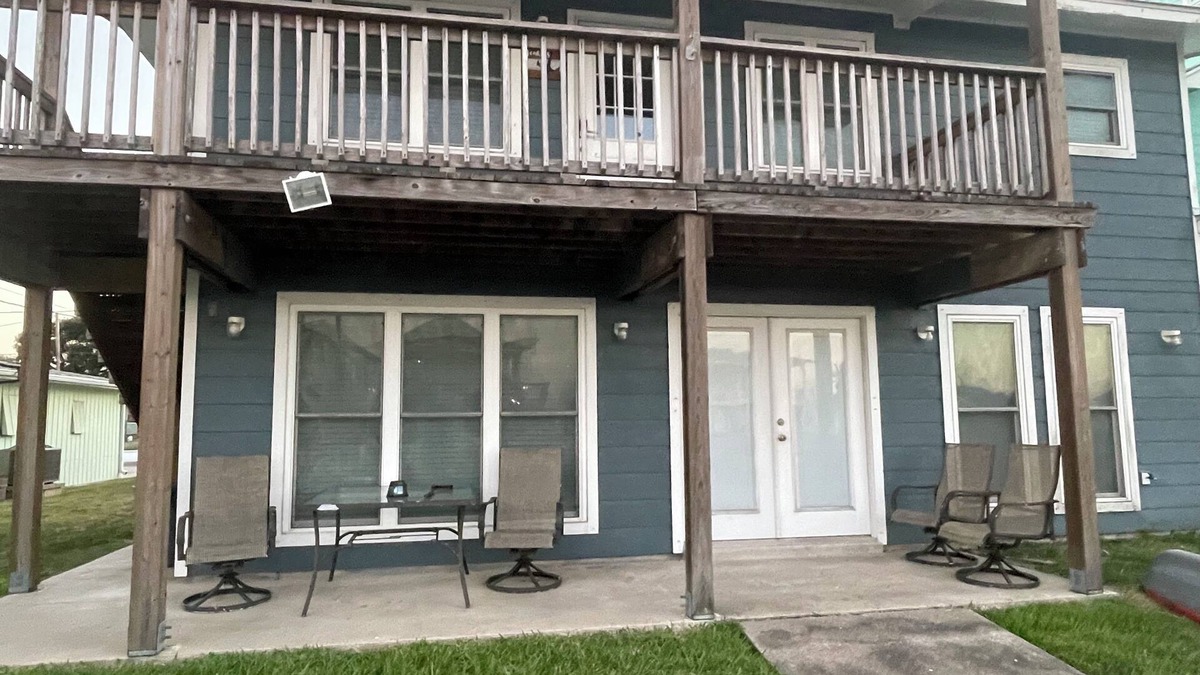 Palm Harbor House | Capt. Dan's Fishing getaway. Canal Front Home with Underwater Fishing Light.