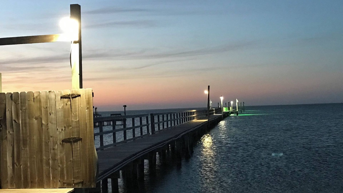 Rockport House | Captain Ben paradise on Copano Bay 900 foot private lighted pier. sleeps 10