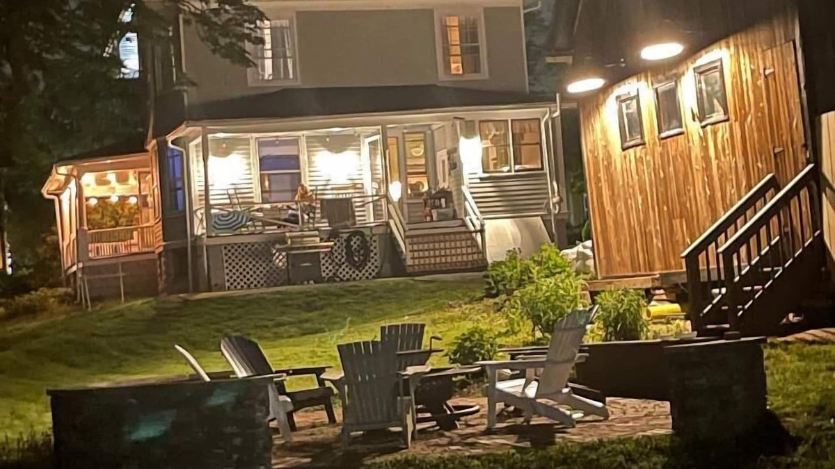 Black Rock Historic District House | Captain House in Black Rock-Academic Rental