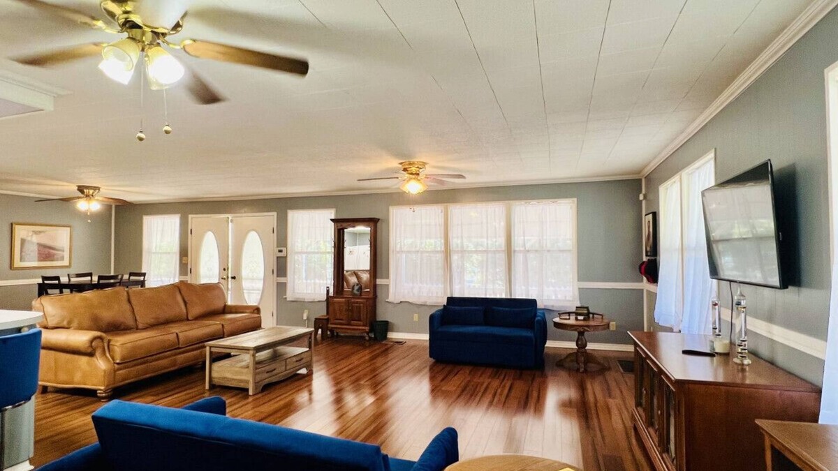 Turtle Beach House | Captain Roy's .