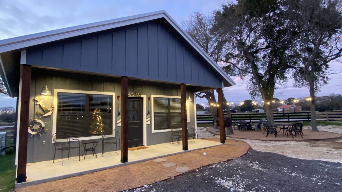 Caldwell Cabin | Captain's Cabin at Copperas Creek with Fenced Yard