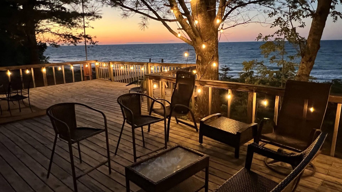 Newberry Cabin | Captain's Cottage Lake Superior Beachfront Deer Park