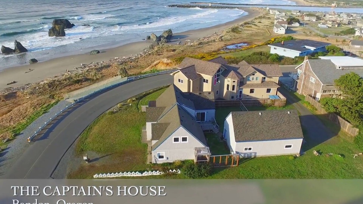 Bandon House | Captain's House: Historic two-story home overlooking the Pacific Ocean