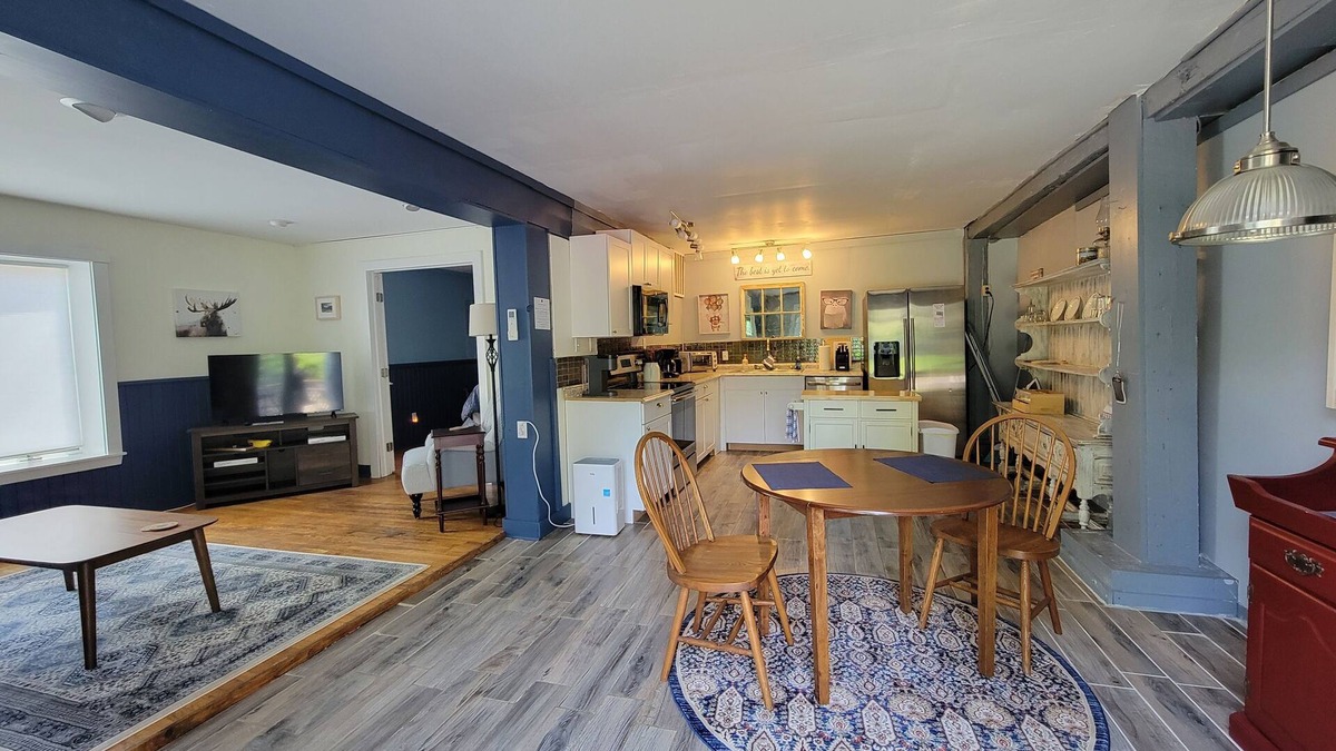 Searsport House | Captain's Quarters - Large one bed apartment