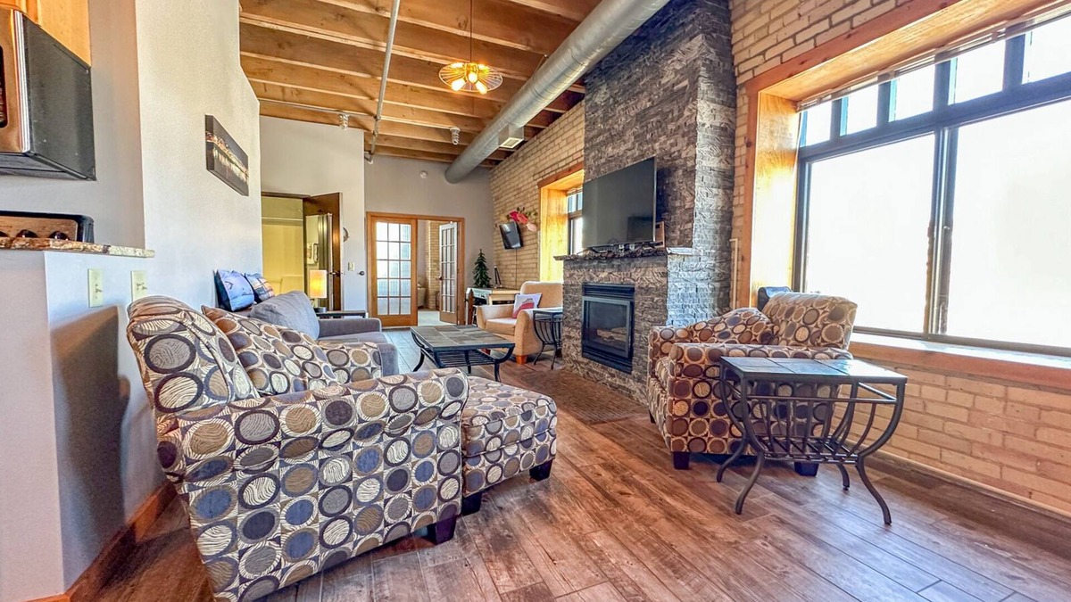 Canal Park Condo | Captains Canal Park Suite