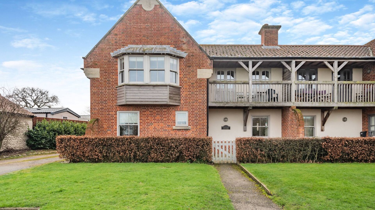 Thornham House | Captains Cottage - Four Bedroom House, Sleeps 8