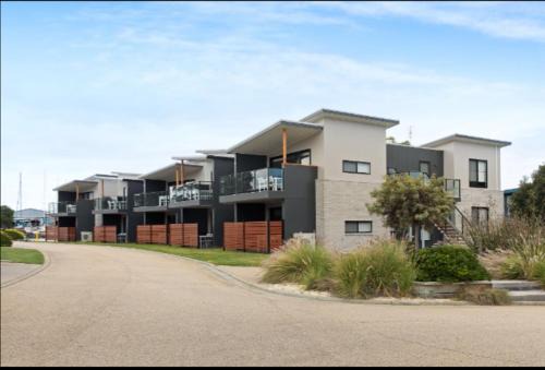Paynesville Apartment | Captains Cove 1st Floor Spa Luxury Apartments - Free Netflix