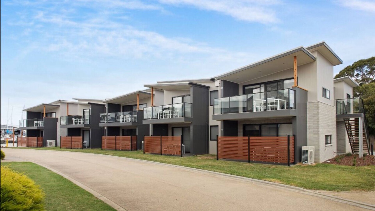 Paynesville Apartment | ⭐️CAPTAINS COVE LUXURY APARTMENTS 1ST FLOOR SPA DELUXE & FREE NETFLIX