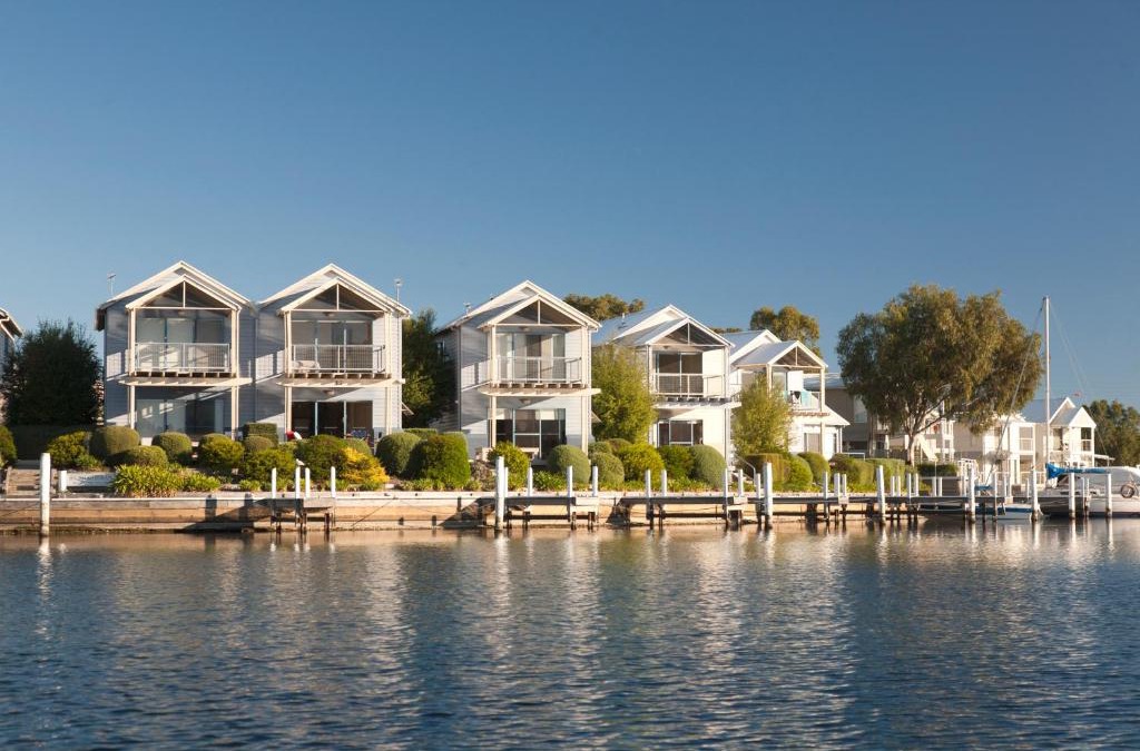 Paynesville Apartment | Captains Cove Resort - Absolute Waterfront Apartments