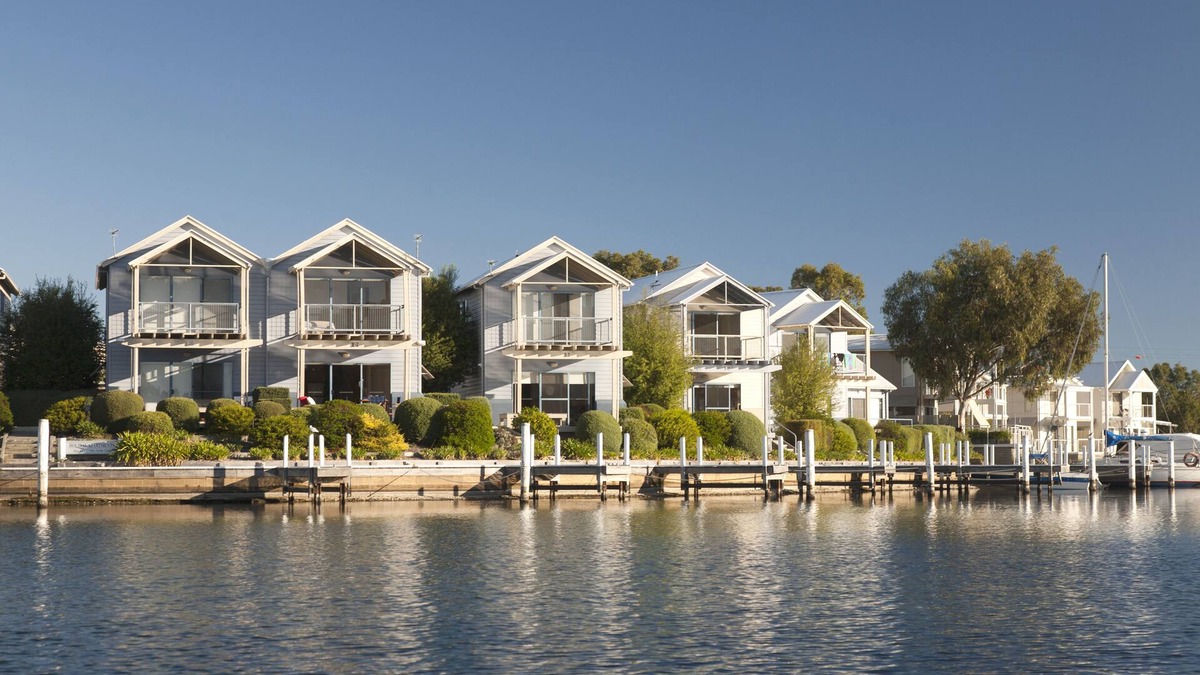 Paynesville Apartment | Captains Cove Waterfront Resort