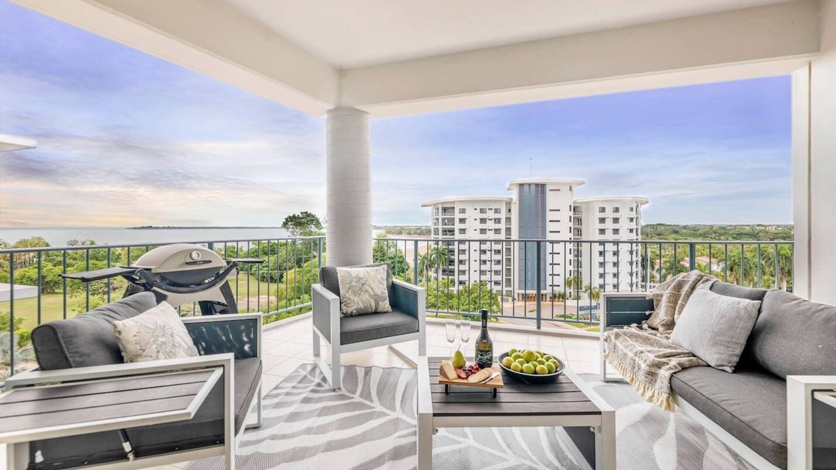 Cullen Bay Apartment | Captains Lookout Penthouse Living at Cullen Bay