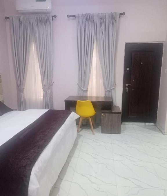 Sapele Apartment | Captivating 1-Bed Studio in Sapele