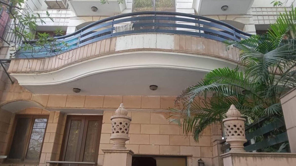 Nehru Place Apartment | Captivating 2-Bed Apartment in New Delhi
