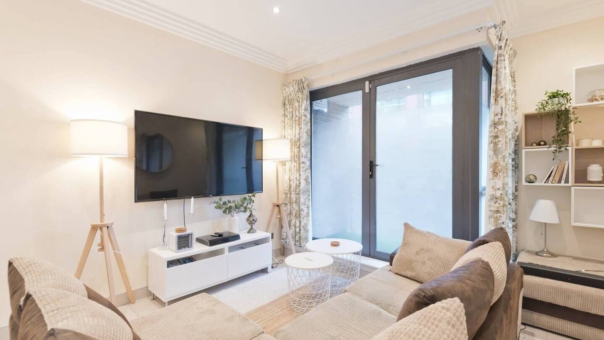 North Wall Apartment | Captivating 2-Bed Apartment in Dublin 1