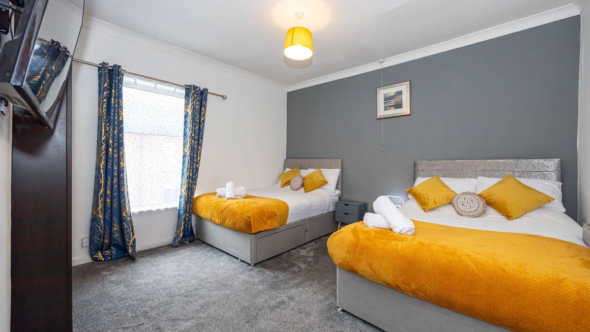 Blackburn House | Captivating 2-Bed House in Blackburn