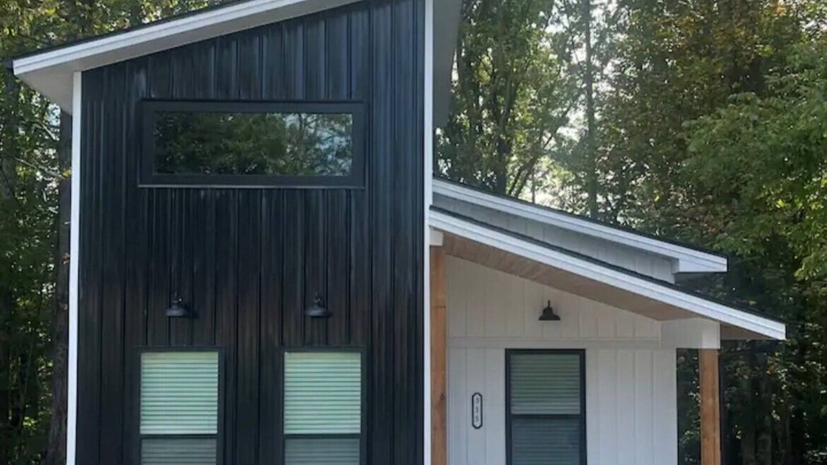 Somerset House | Captivating 2-bedroom, garage door house with WiFi, AC in welcoming Somerset